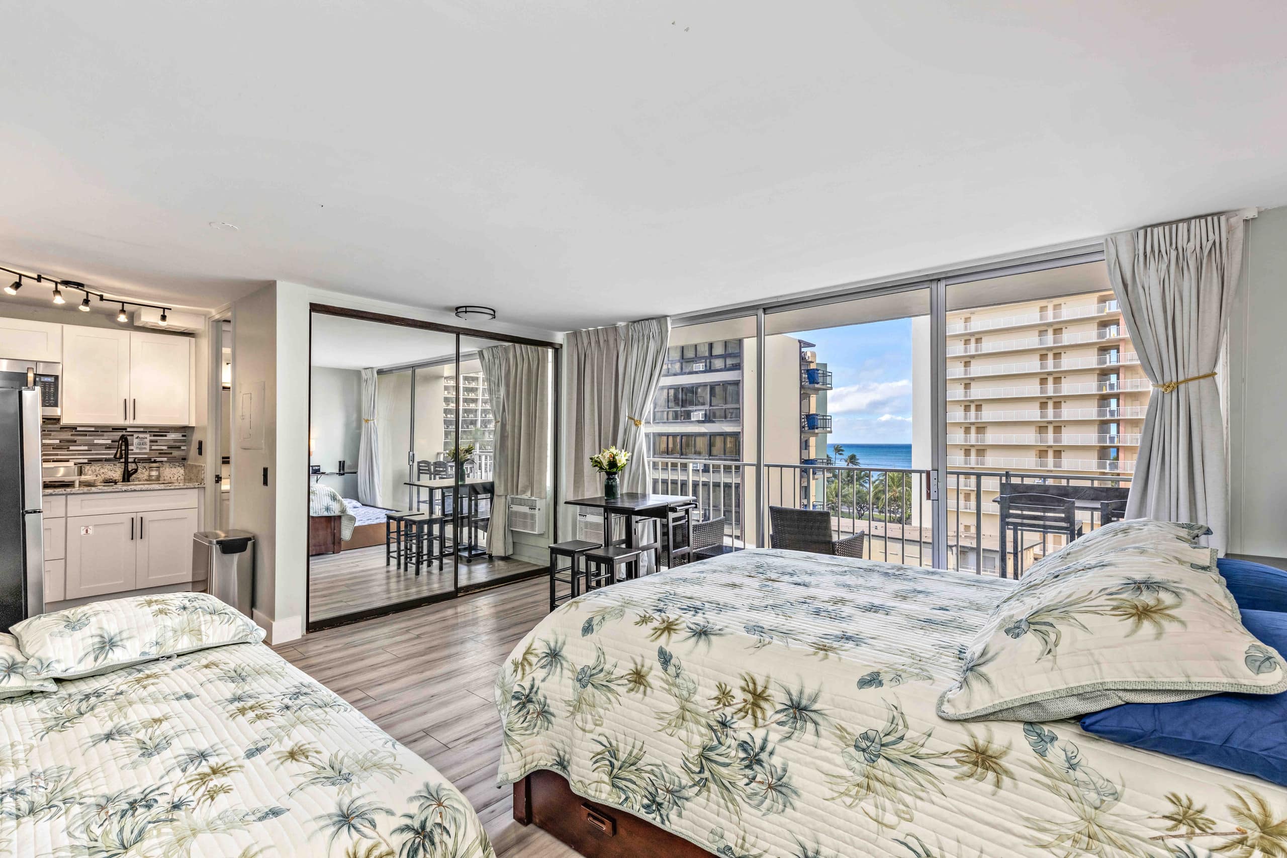 Condo in Honolulu · ★4.83 · Studio · 2 beds · 1 bath - Image 20