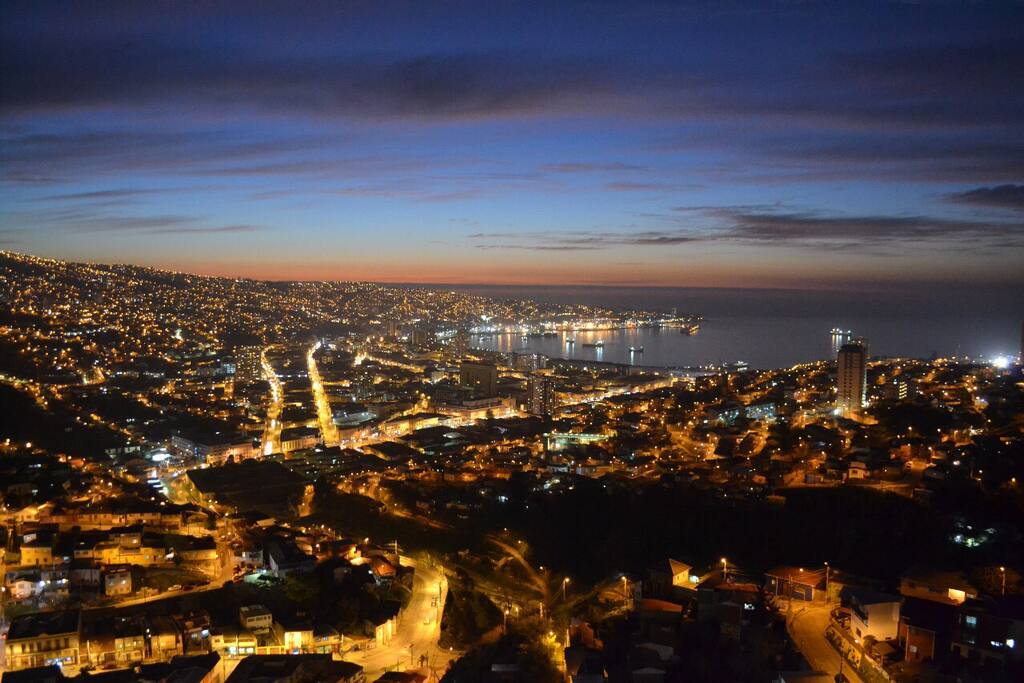 Vista azotea del edificio, si tienen tiempo, un lugar ideal ir a mirar el atardecer panorámico del Puerto de Valparaíso, áreas comunes