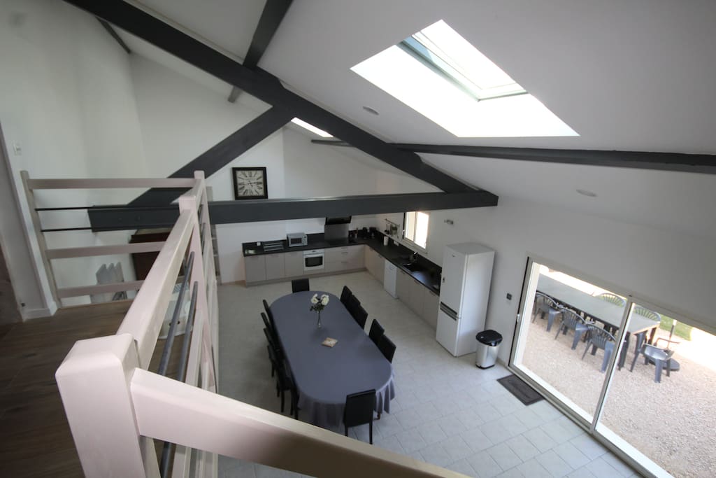 Pièce à vivre de 65 m² (vue salon)