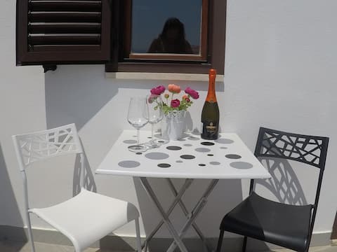 Popular Airbnb listing: Apartment SOLE with a pool in Općina Bol