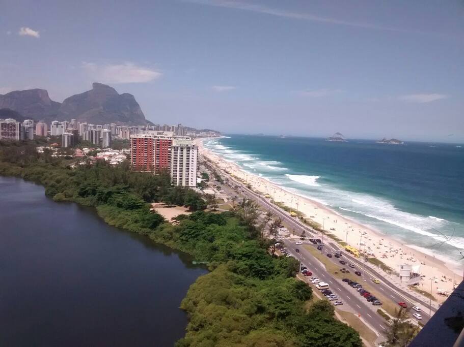 Vista da praia e parte da lagoa