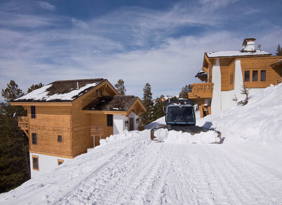 Welcome to the spacious and luxurious Game Creek Chalet!