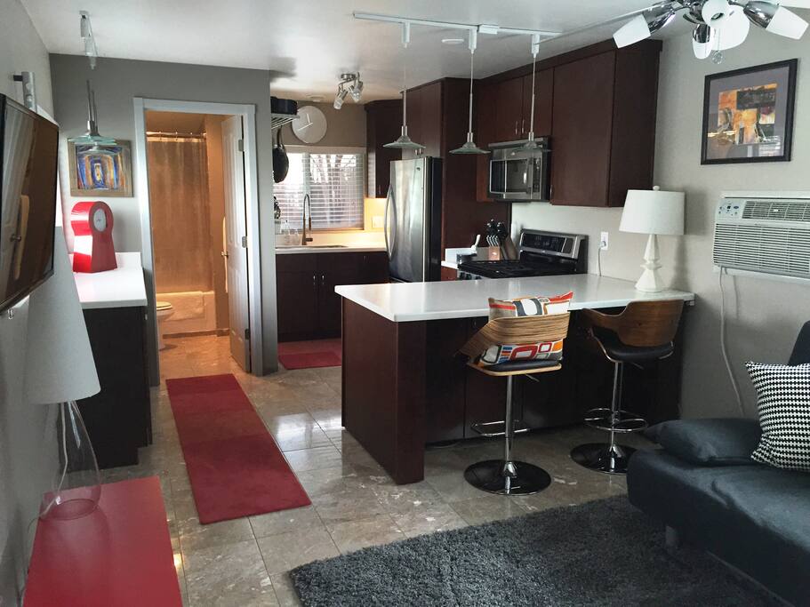 Full kitchen with gas stove/oven, dishwasher and full-size refrigerator. Basic pantry essentials and all the cooking/baking supplies you'd need for a gourmet meal.