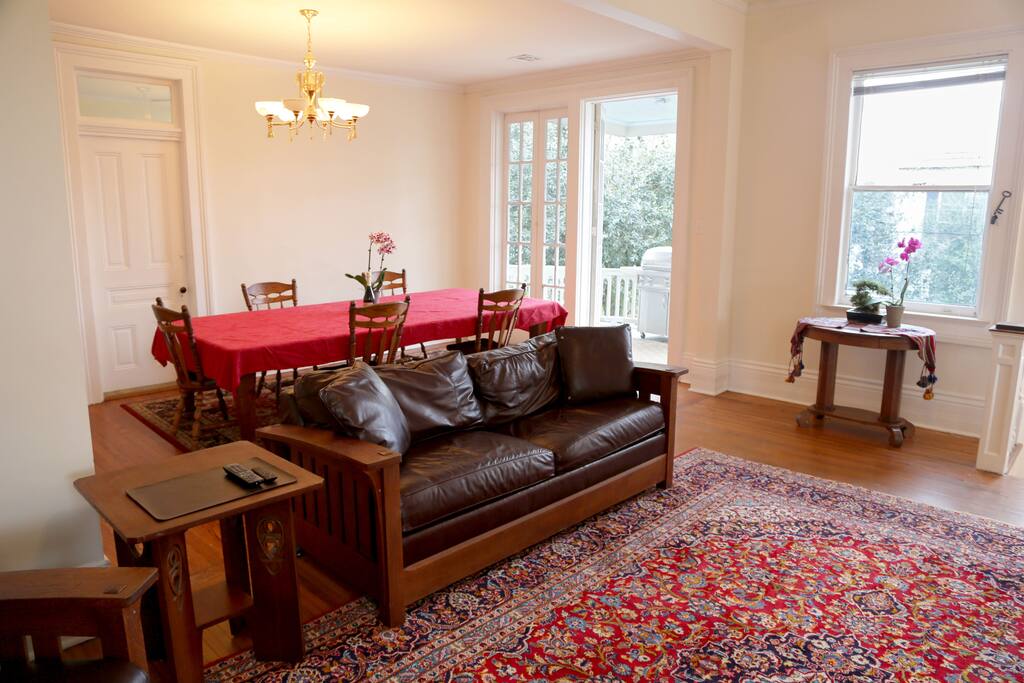 Spacious Living/Dining room, perfect for entertaining
