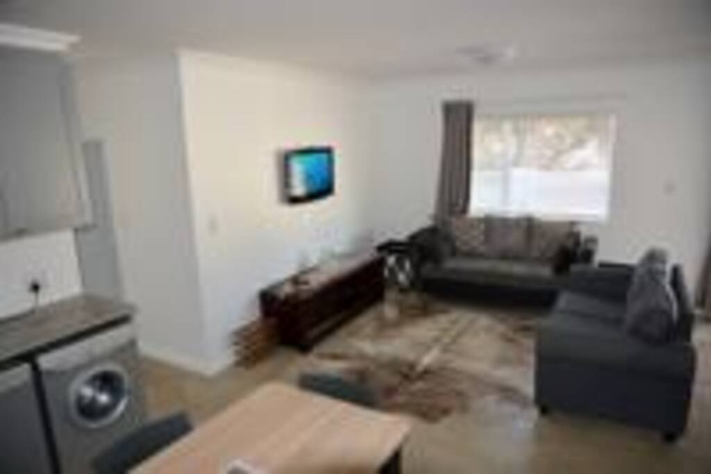Lovely spacious apartment approx. 4 km's away from HERMANUS, enjoying the new Whale coast Shopping Centre, cinema/live theatre when presented, restaurants, shops. Lots of sight seeing, wine tasting at world renowned wine makers like Hamilton Russell, Bouchard Finlayson!