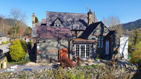 Top Airbnb: Chambers apartment at The Old Magistrates Court in Conwy