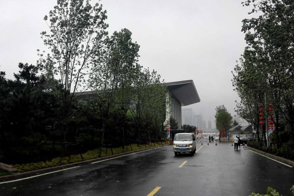 上合峰会主会场(小区正门面对)
