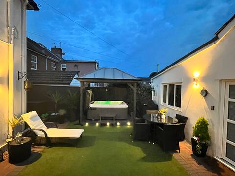 Beautiful 1 bedroom guest house with Hot Tub