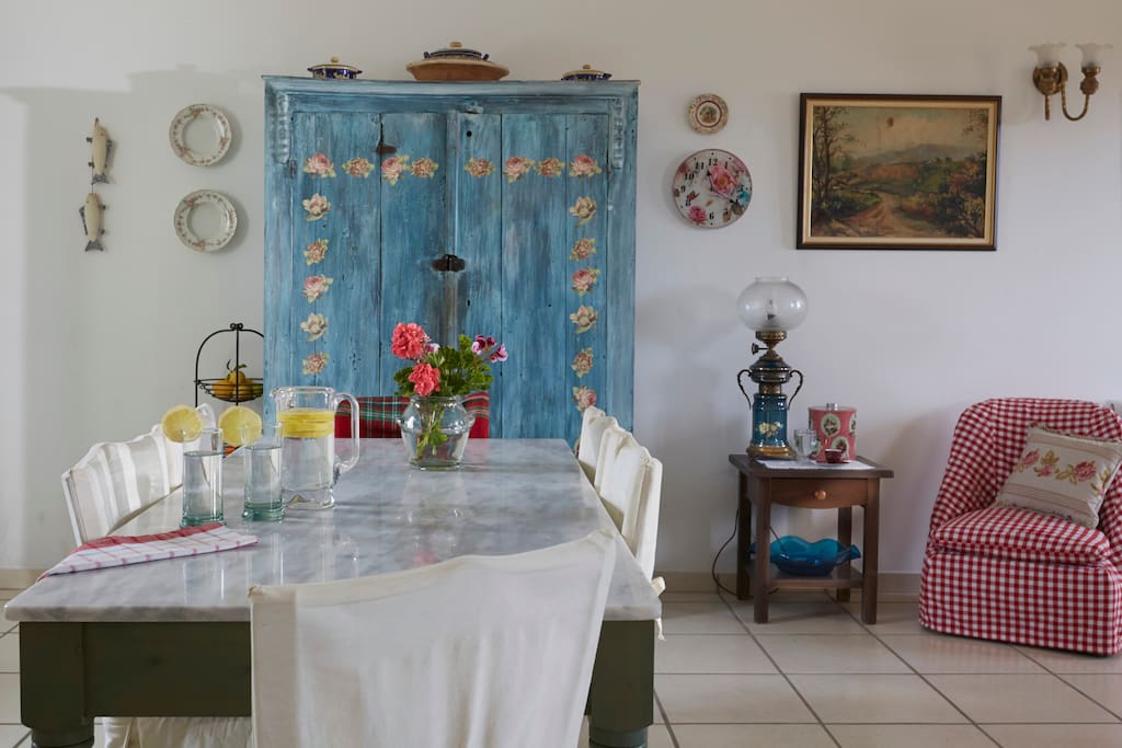 Dining room.