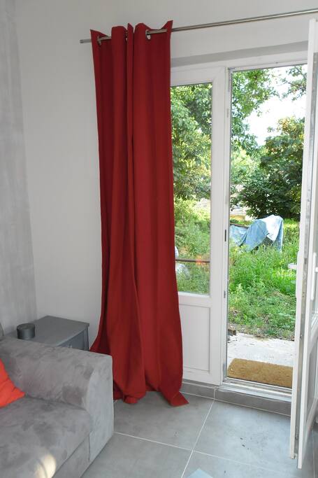 Le studio est agrémenté d'un jardin