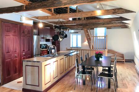 Grand 2BR & 2 Floors with private terrace