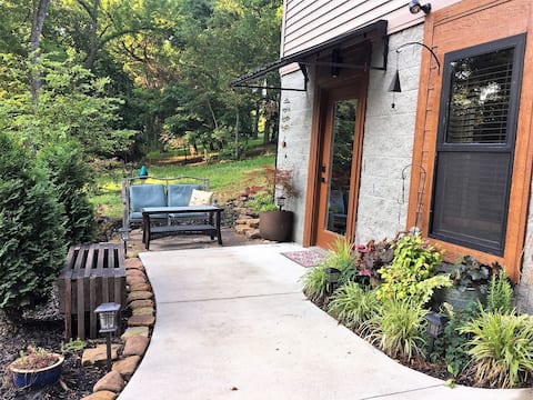 Modern Beautiful Briarwood Apt - Bike Trails Close