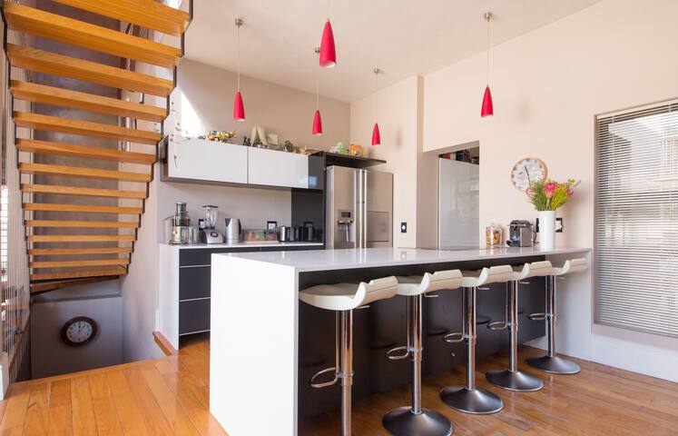 Beautiful home in the city – off the grid gallery image 2