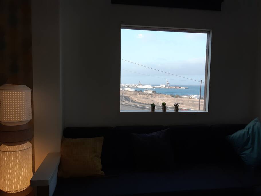 Vista al mar y a Puerto del Rosario.