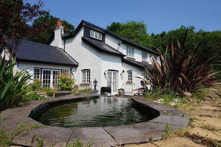 Frimhurst Farm Cottage