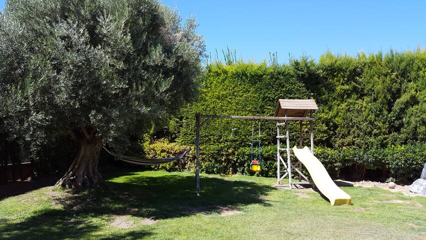 CalFerrerNou. House of high standing-Pool-Garden gallery image 2