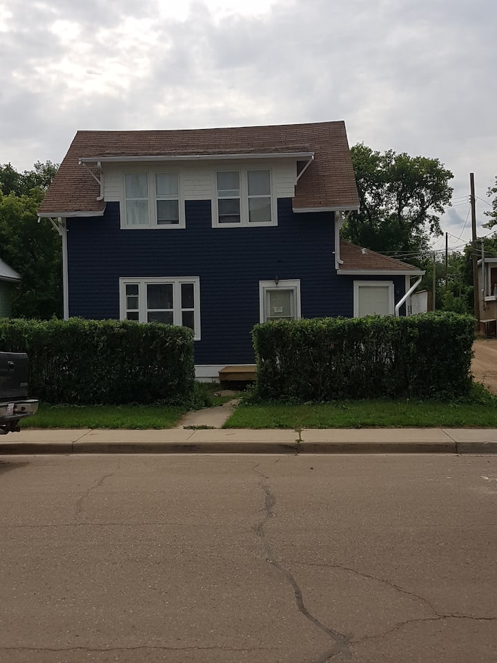 Duplex with View!! Serviced apartments for Rent in Drumheller