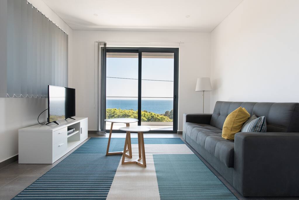 Sala de estar com vista mar