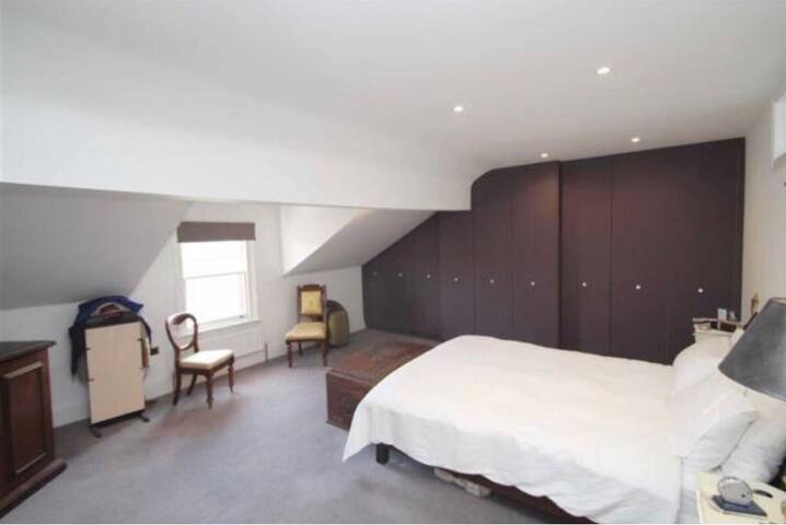 The Downs, Altrincham gallery image 3