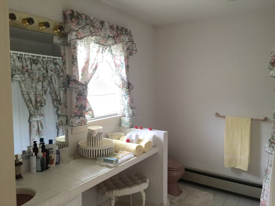 Suite bathroom