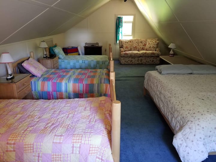 לופט מעל חניה מקורה לשתי מכוניות