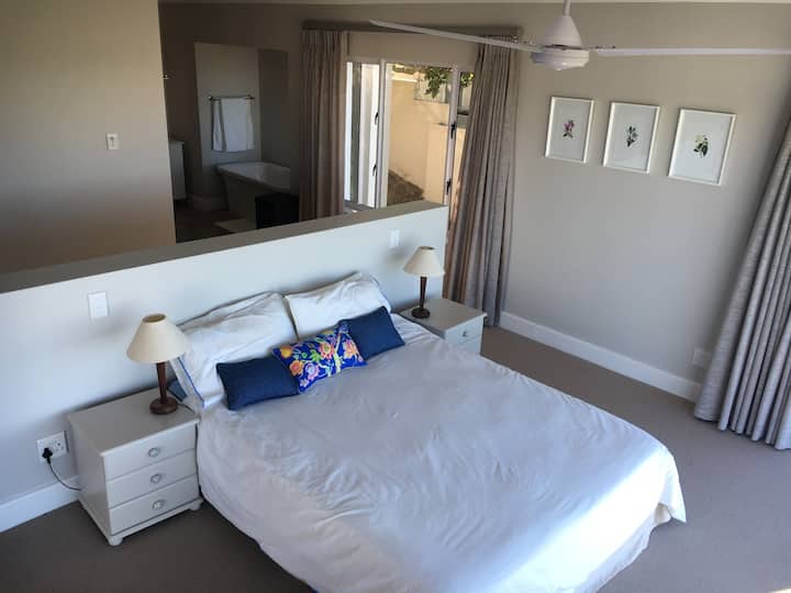 Sehemu ya juu ya mes - kitanda 1 cha malkia