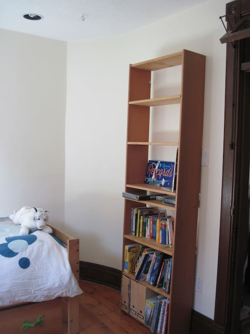 Round angle and available shelves for your use.