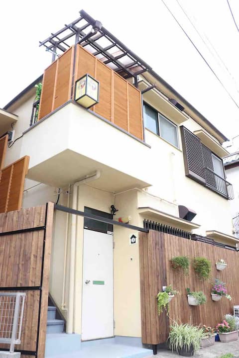 9 minutes by tram to Ueno cherry blossom viewing, Asakusa, Imperial Palace, Akihabara Ginza direct access. 1DK is the best for family business.An inn with a flight to the living environment.