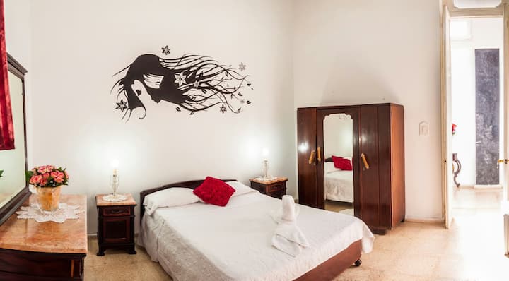 Room 3 spacious and illuminated..air-conditioned with private bathroom, minibar and safe