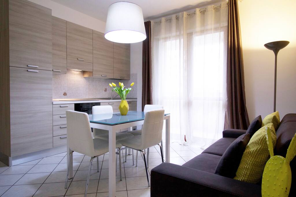 Cucina corredata con zona pranzo
