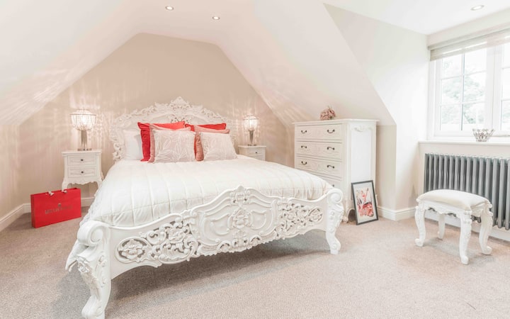 Top floor bedroom -3