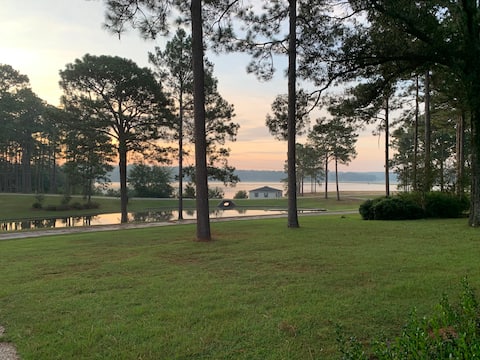Lakeside pavilion:acreage, fishing Pier and Kayaks