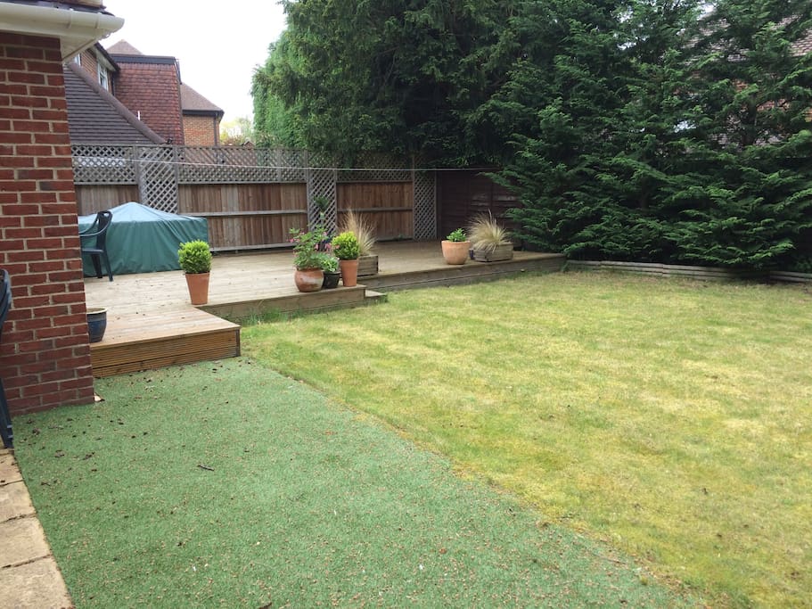 Garden with Deck
Table and chairs seats 8