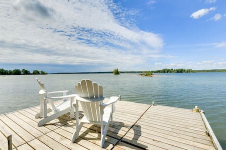 Islandview Waterfront Cottage - Lake Couchiching