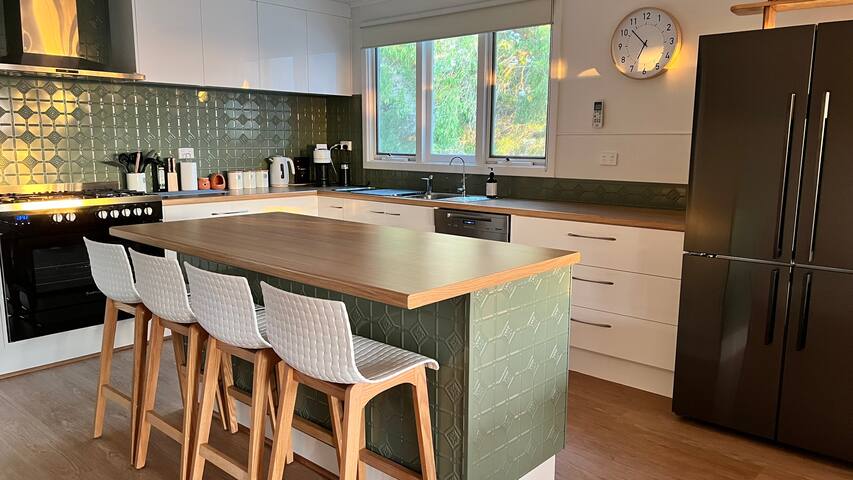 Moore to Sea~Spectacular views in stylish comfort gallery image 5