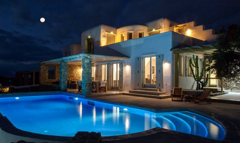 DreamLike Villa 2, Private Infinity Pool! gallery image 2