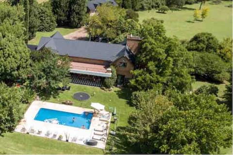 Casa de Campo for 16 people, 60km from Capital.
