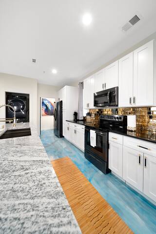 Sleek Sky-Blue#2 -3 Level Townhome Sleeps 11 gallery image 3