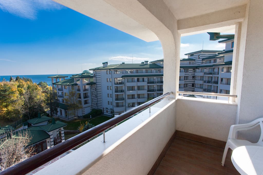 balcony: park/sea view