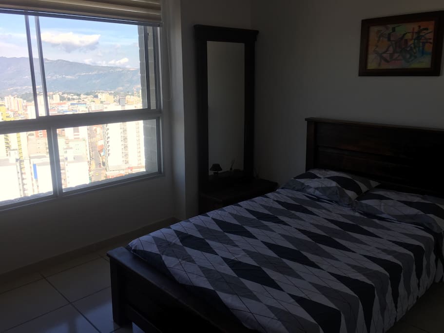 Habitación con vista a la ciudad
