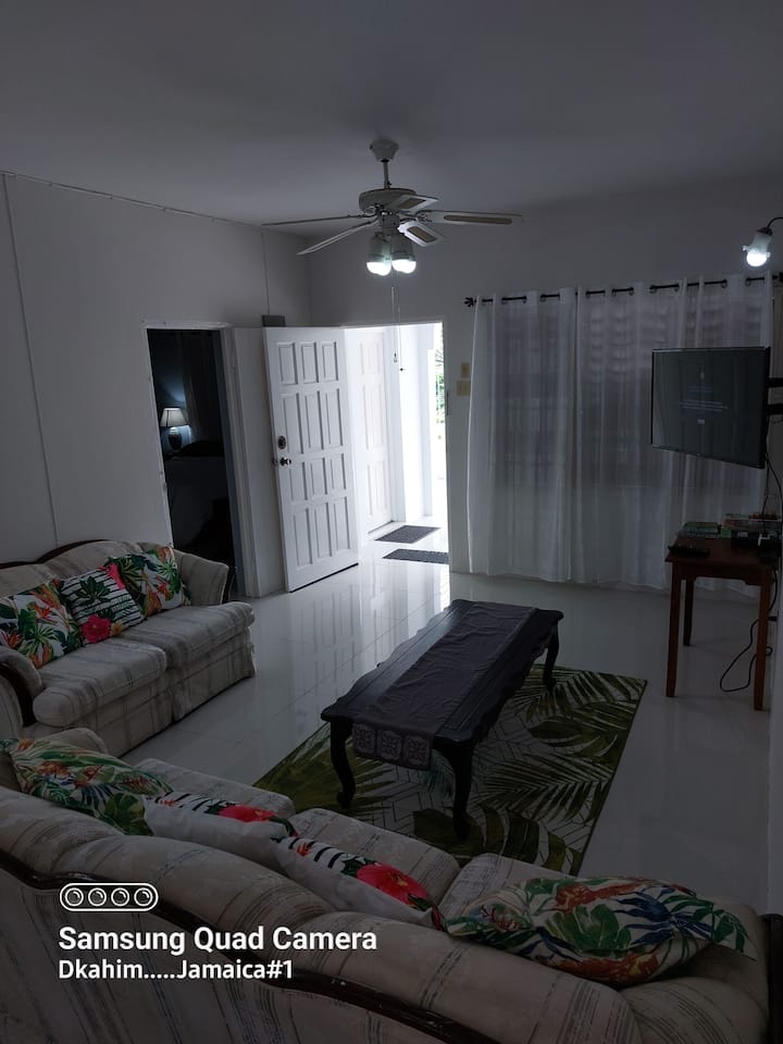Spacious & Comfortable sleep 4 ppl. Apartments for Rent in Negril