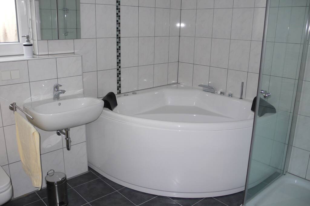 Bad mit Whirlpool