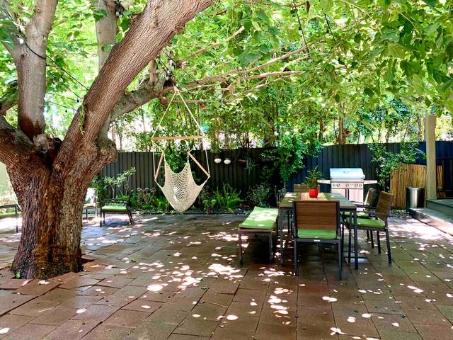 Perfect central location, peaceful outdoor spaces gallery image 4