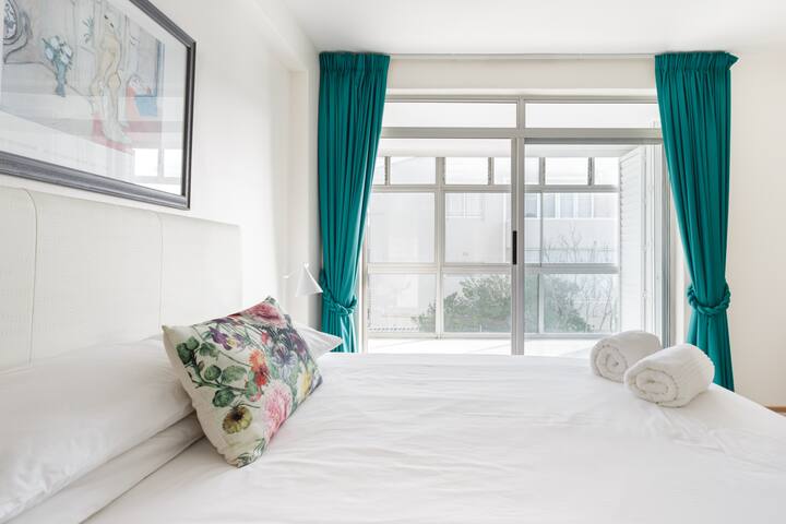 Ocean-Front Flat near Cape Town Stadium gallery image 4