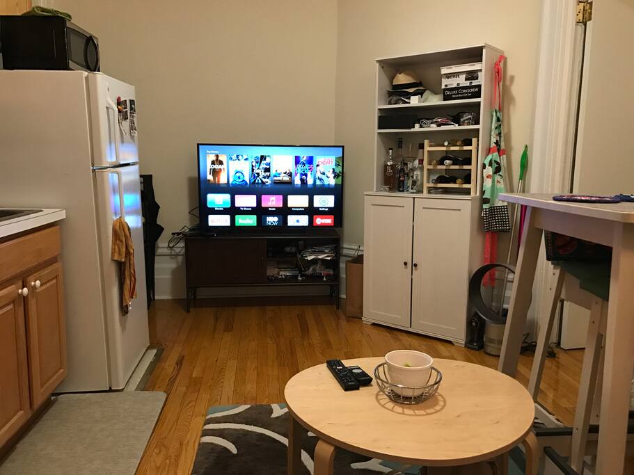 Fancy Livingroom with 50 inches SONY TV + Apple TV