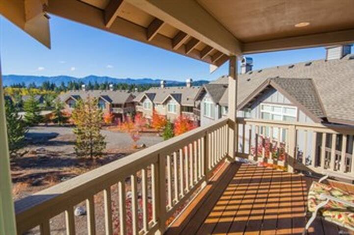 Roslyn Ridge Cozy Vacation Condo Retreat