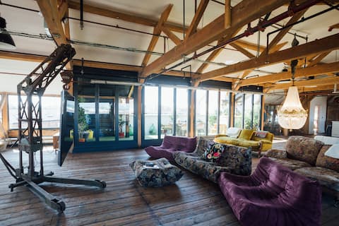 Stunning Loft with Hot Tub | Sauna | Sleeps 12
