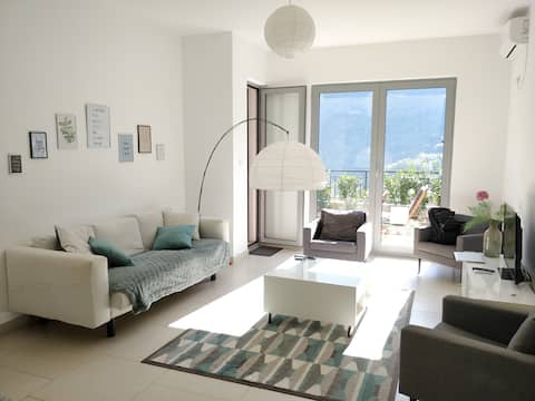 3bed apt with large private terrace, views & pool