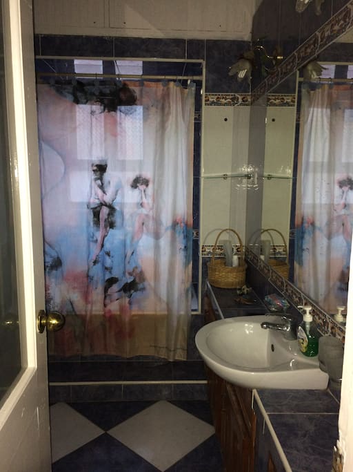 Baño común a los cuartos principales