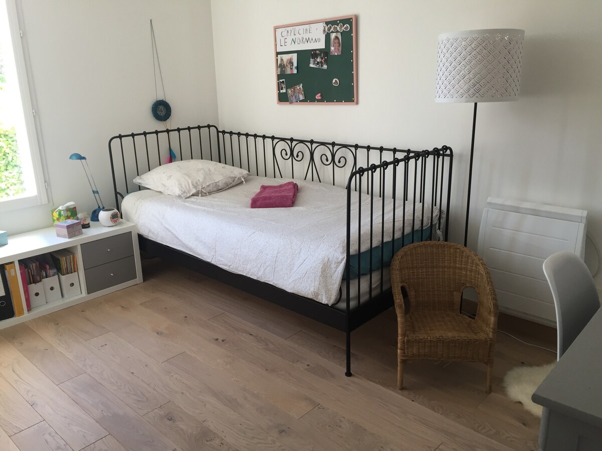 חדר יחיד למעלה